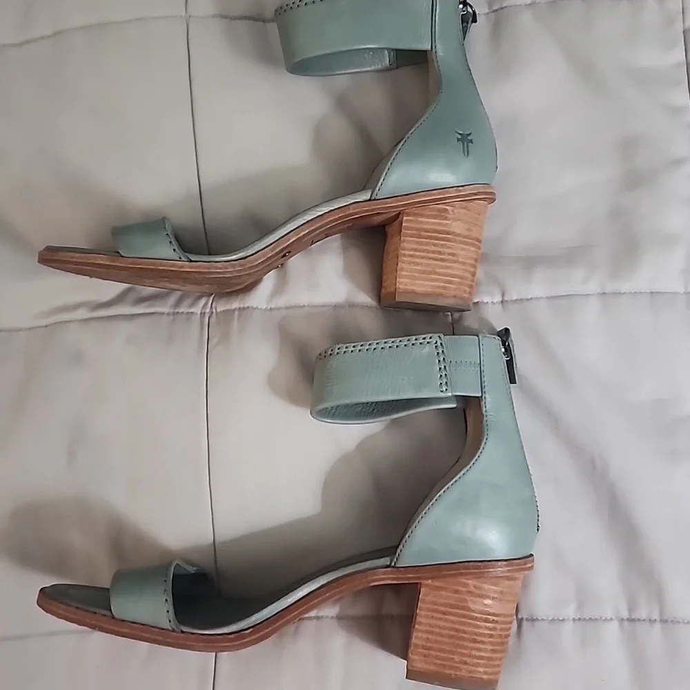 Frye Ankle-Strap Sandals in Sage Green Sz 8